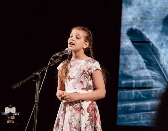 Поэзии чарующие строки
